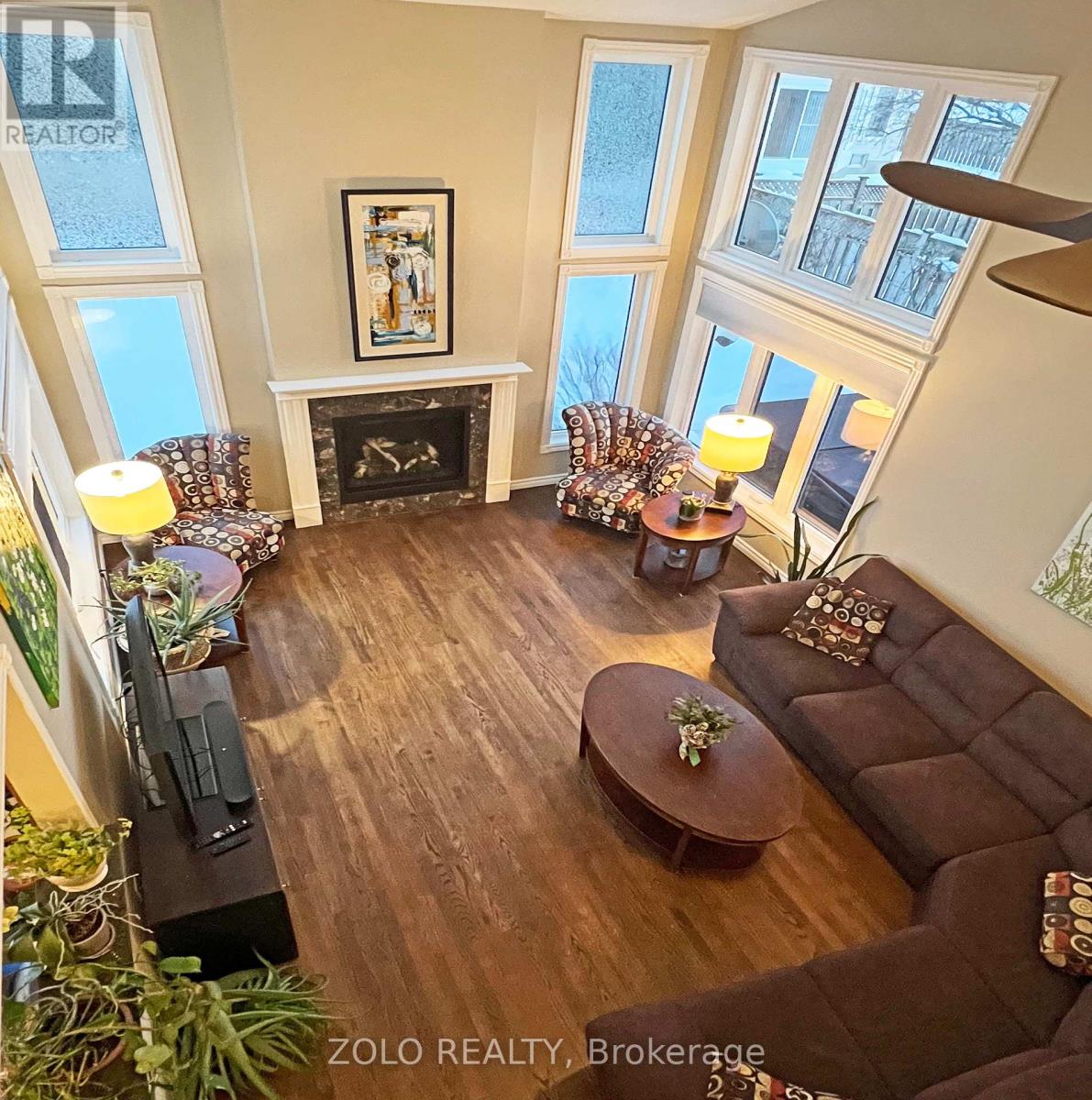 736 Hauteview Crescent