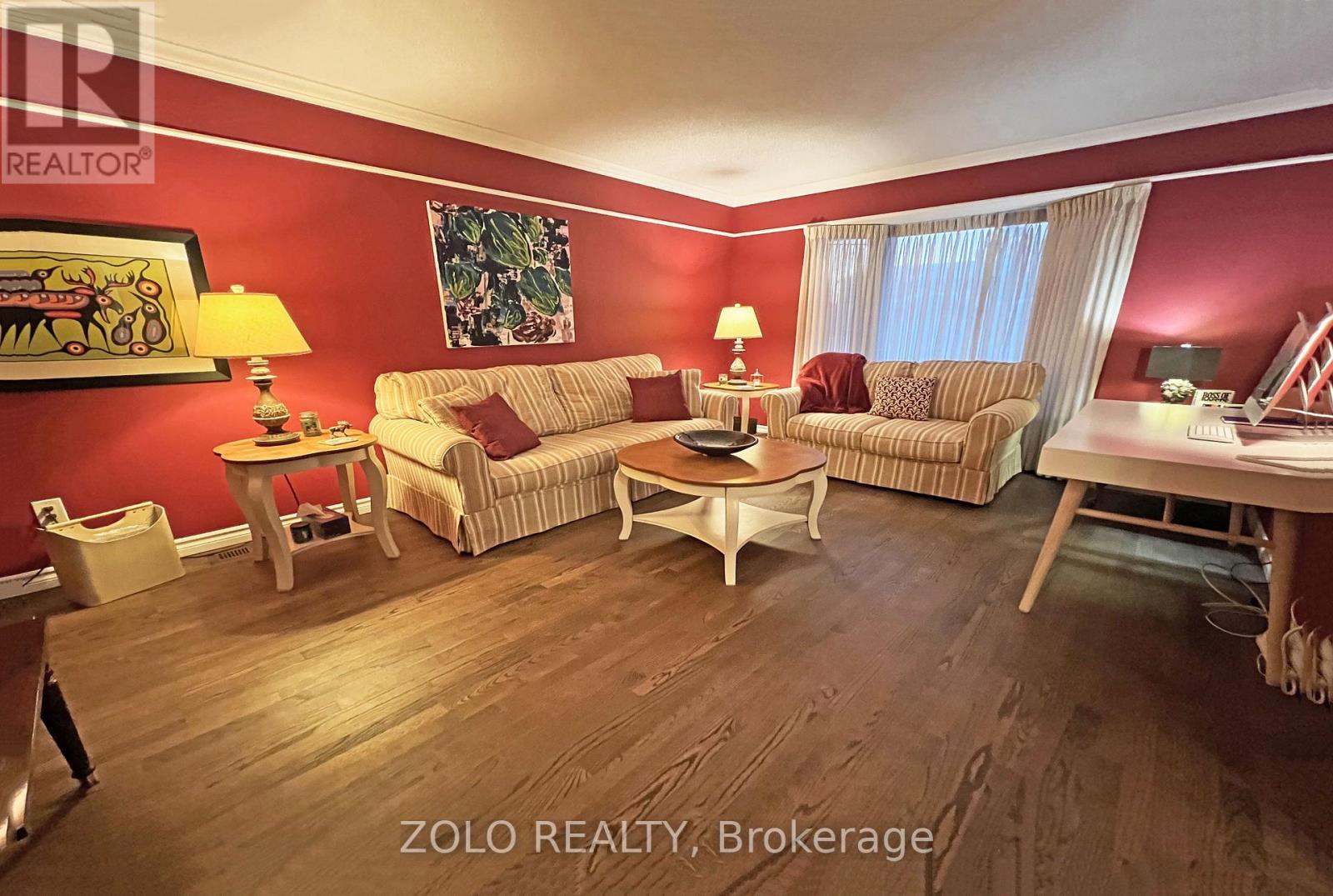 736 Hauteview Crescent