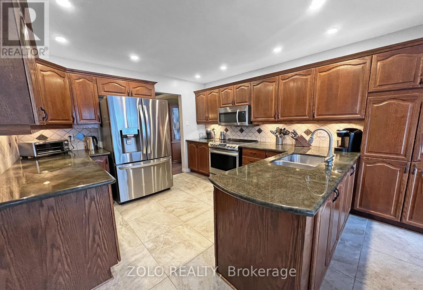 736 Hauteview Crescent