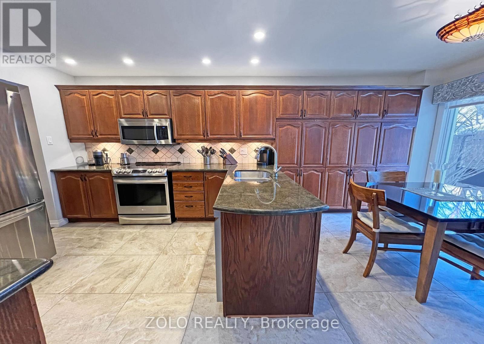 736 Hauteview Crescent