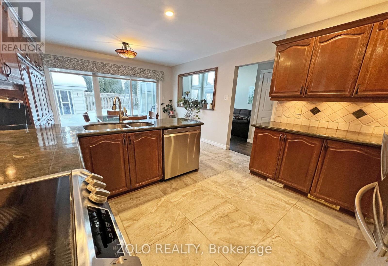 736 Hauteview Crescent