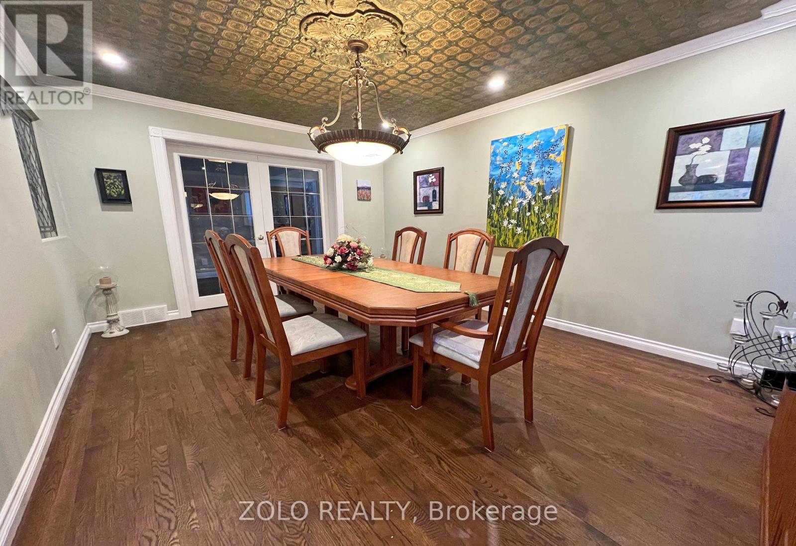 736 Hauteview Crescent