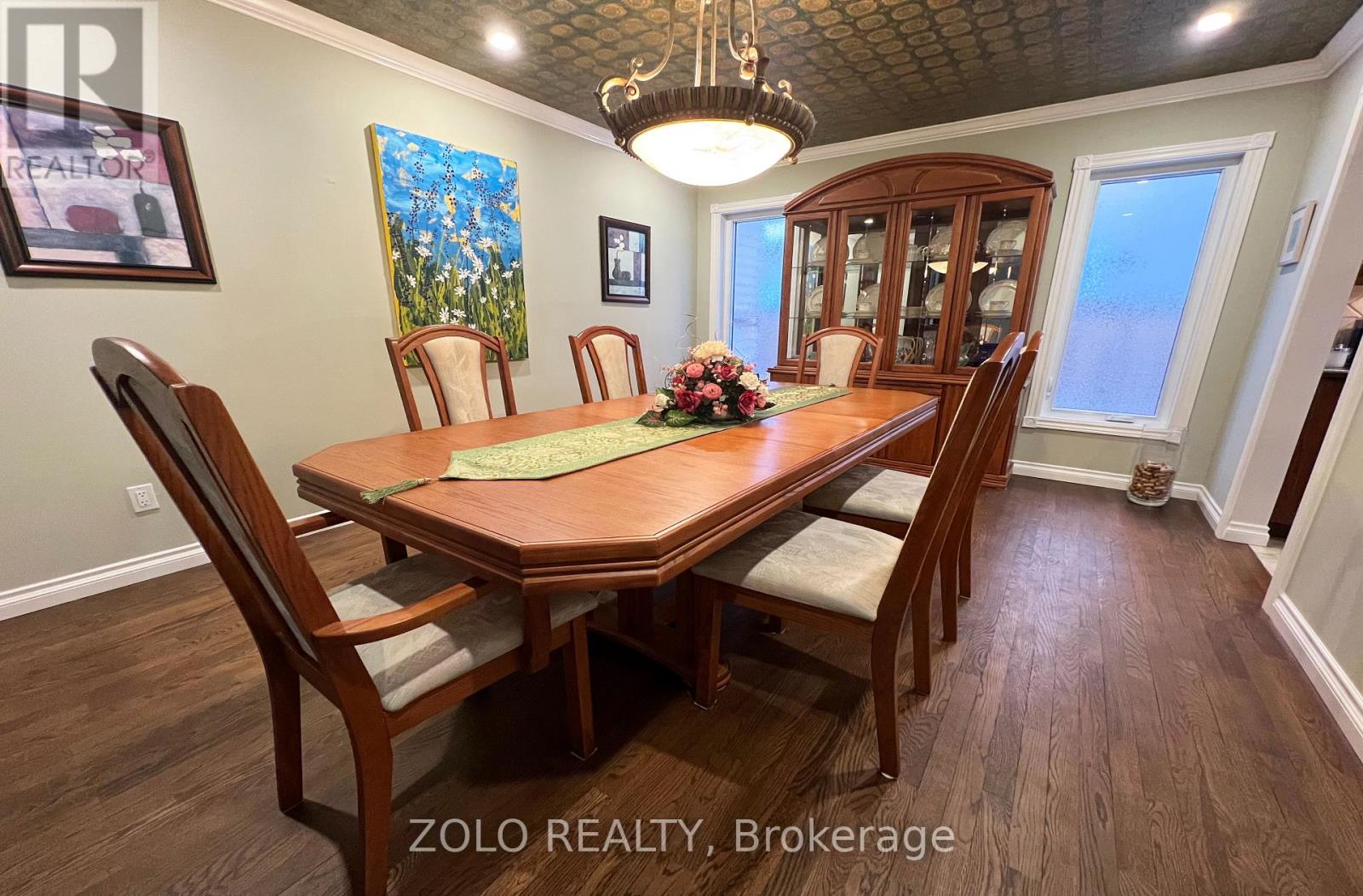 736 Hauteview Crescent