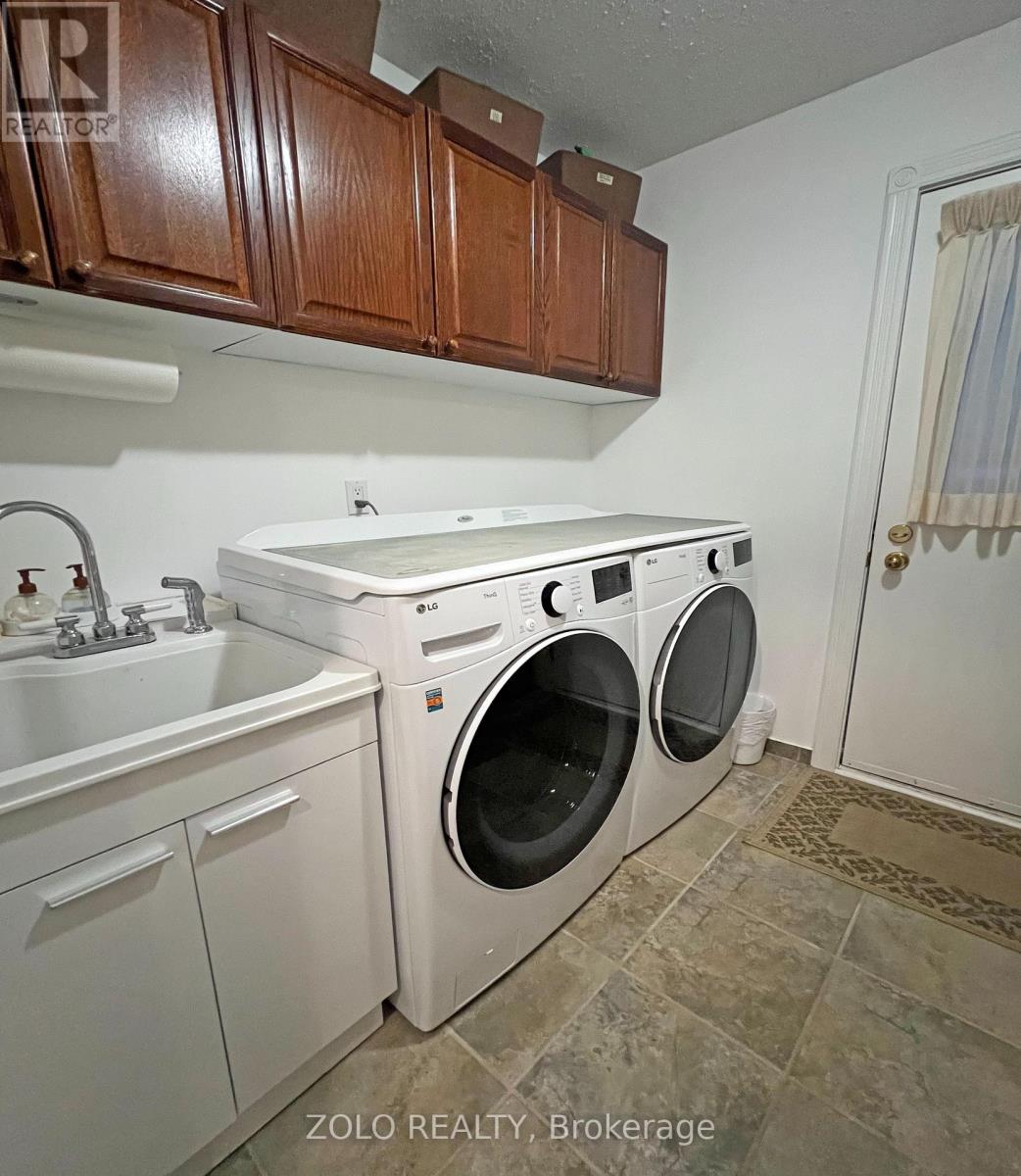 736 Hauteview Crescent