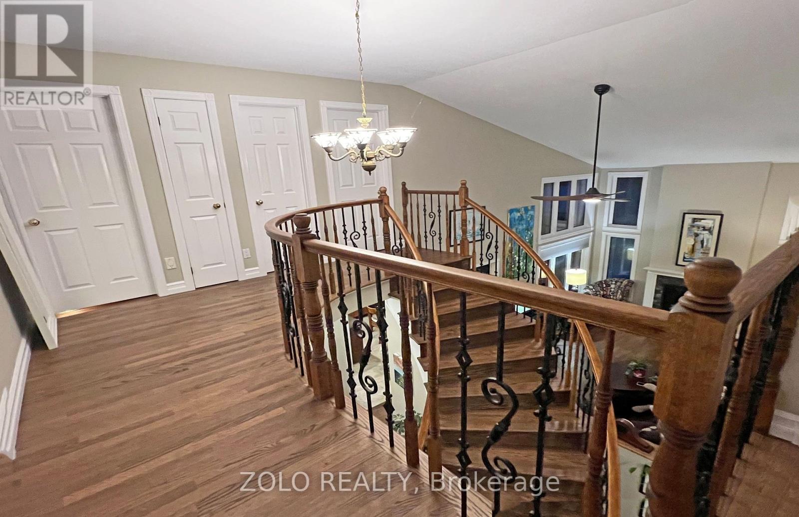 736 Hauteview Crescent