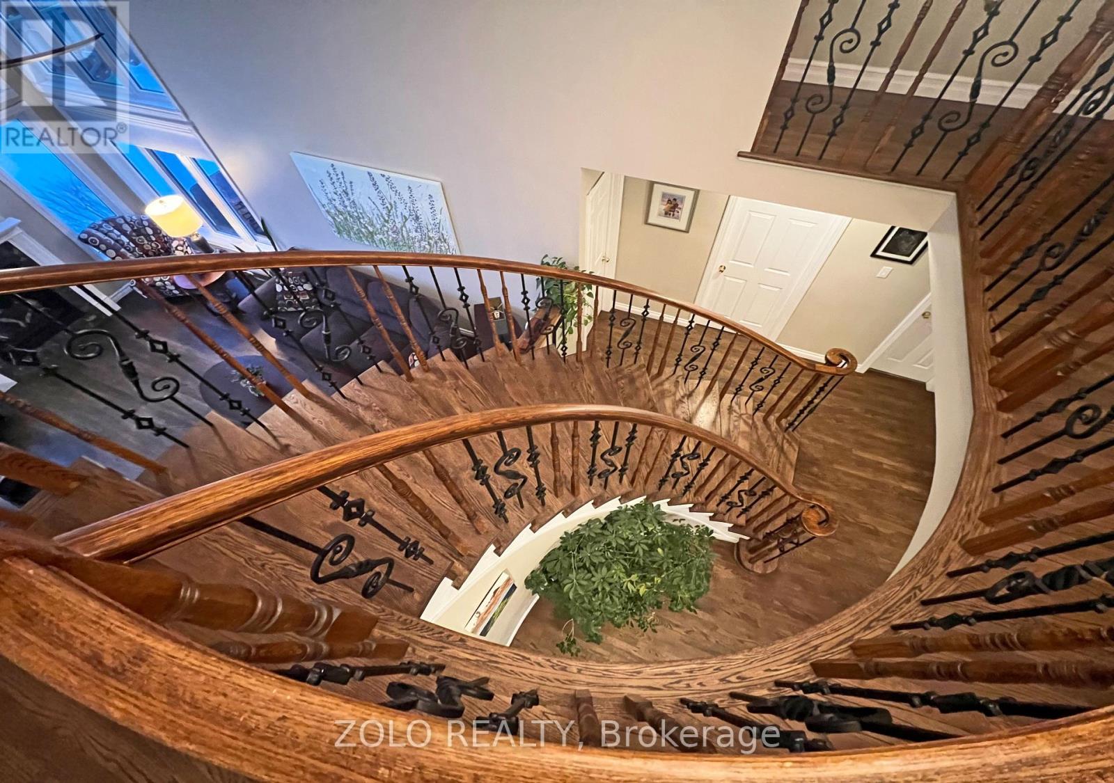 736 Hauteview Crescent