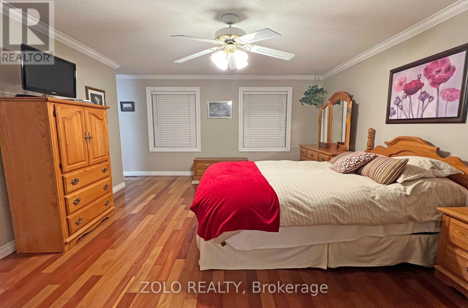 736 Hauteview Crescent