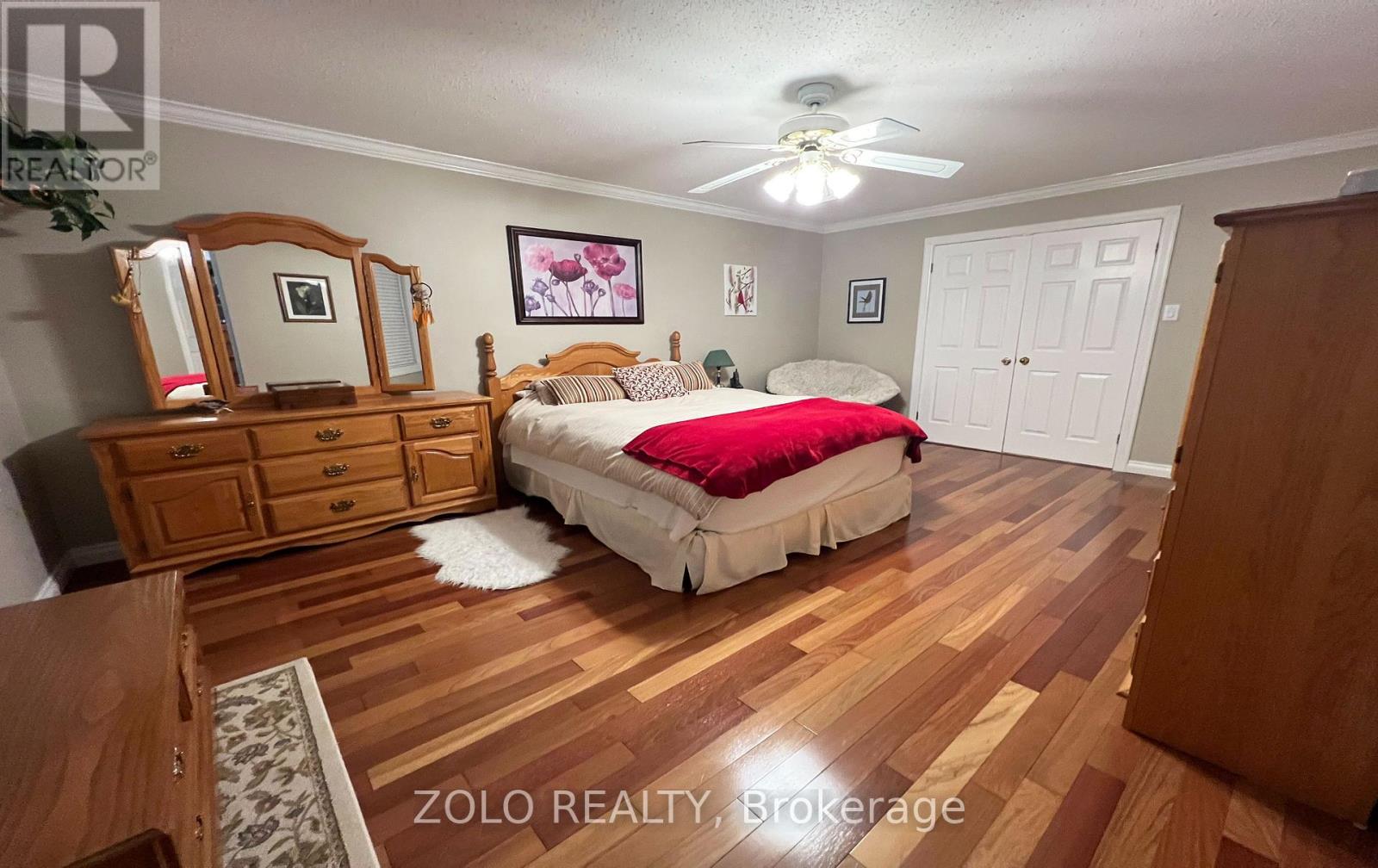 736 Hauteview Crescent