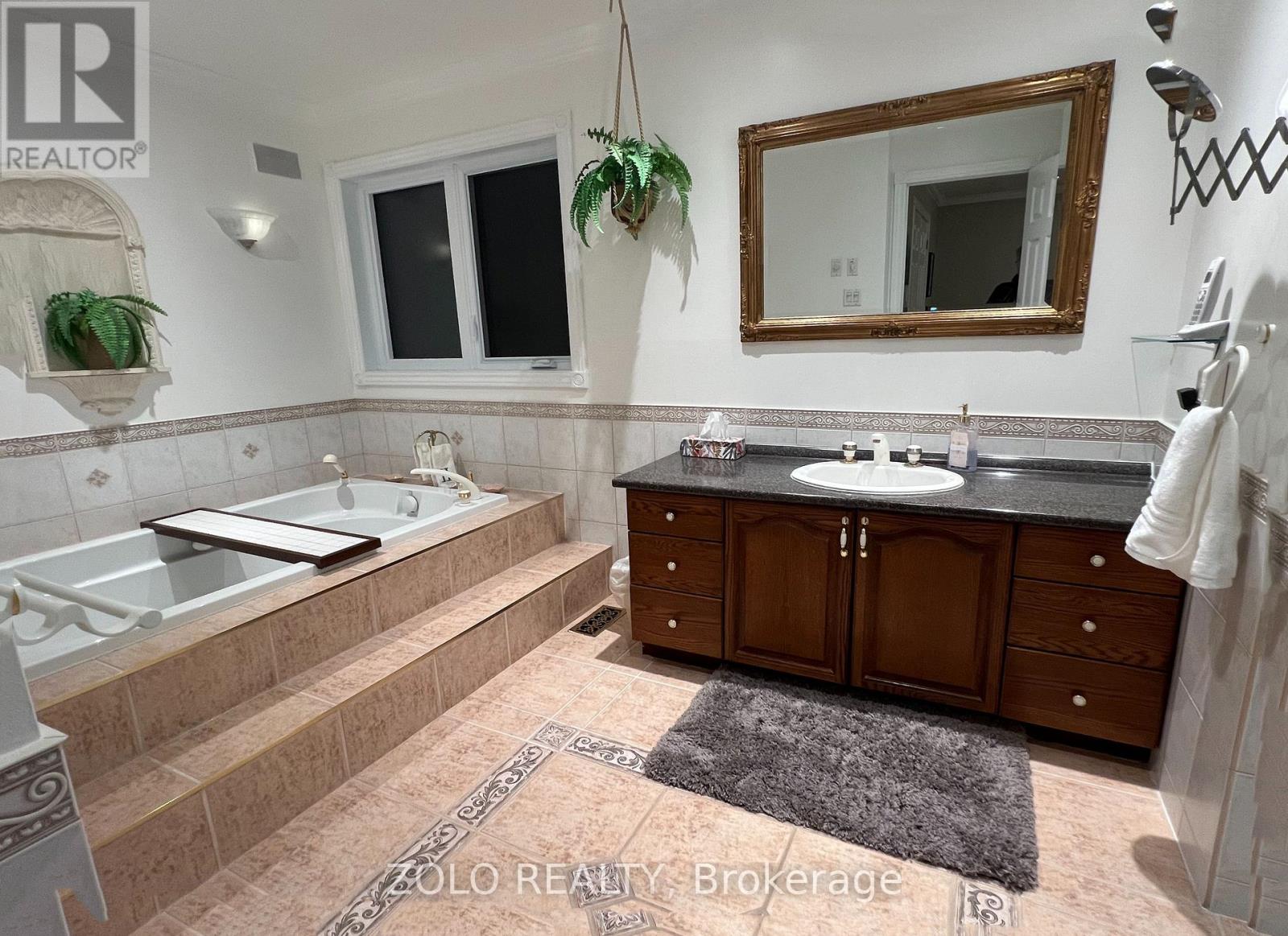 736 Hauteview Crescent