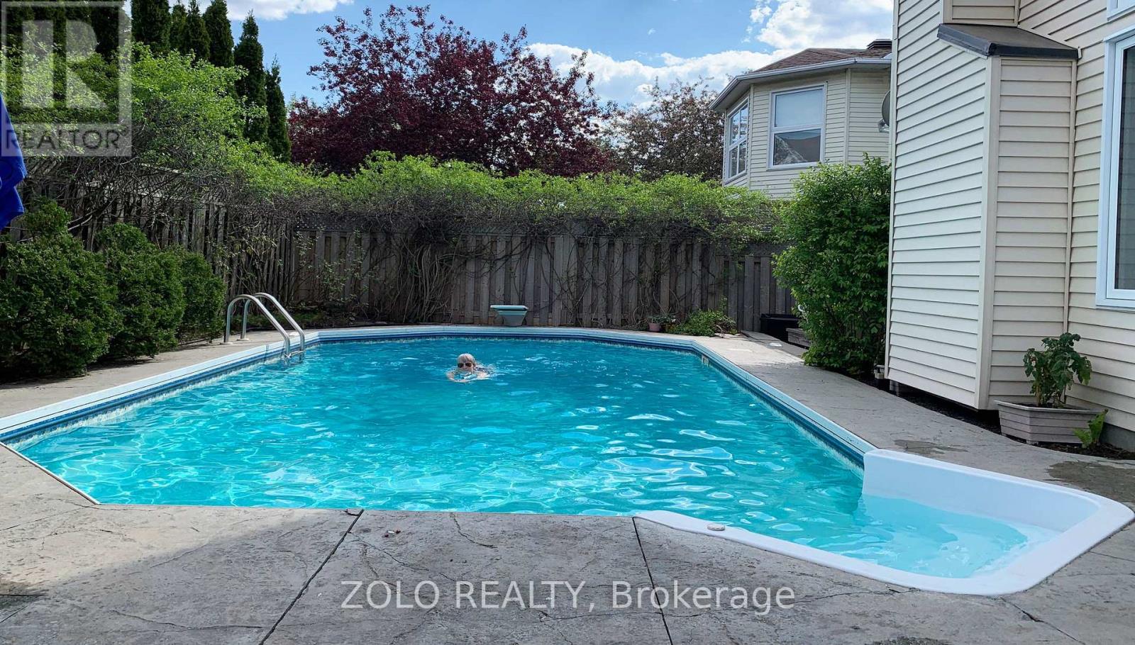 736 Hauteview Crescent