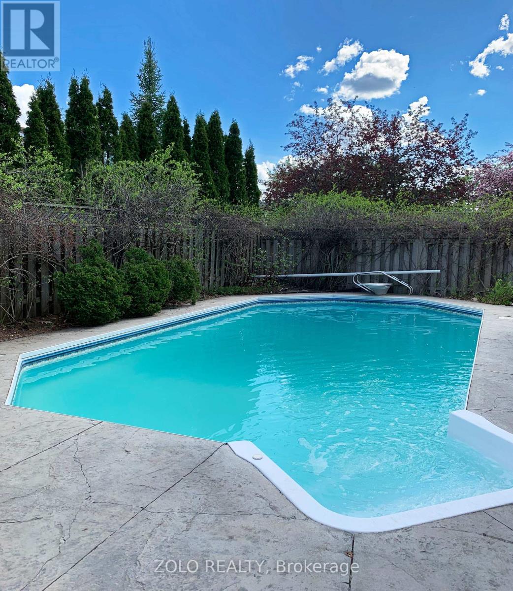 736 Hauteview Crescent