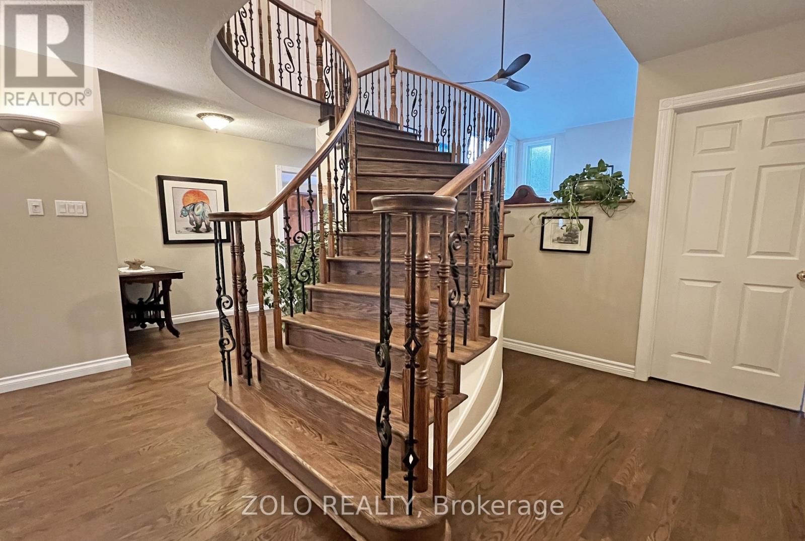 736 Hauteview Crescent