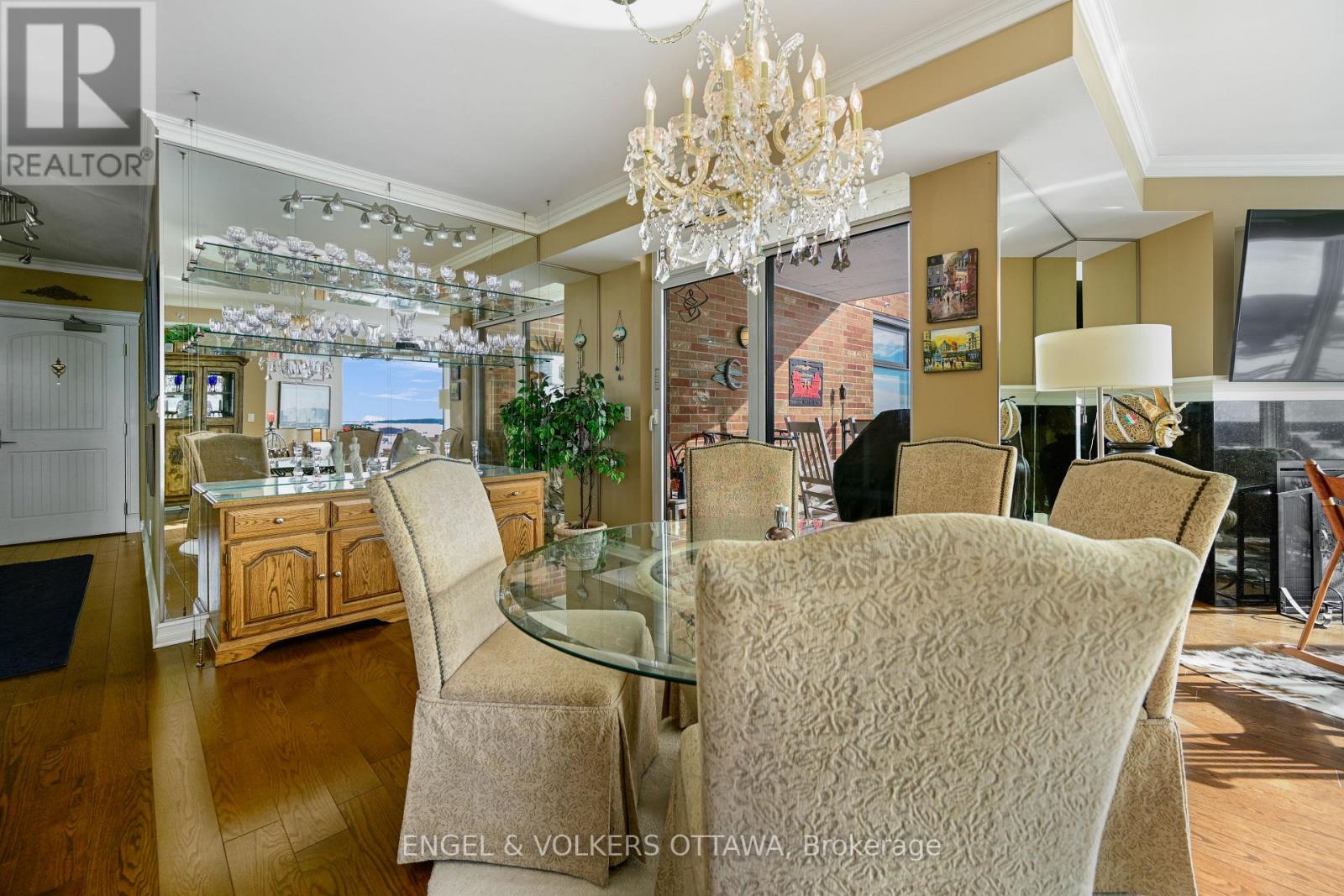 1802 - 15 St Andrew Street