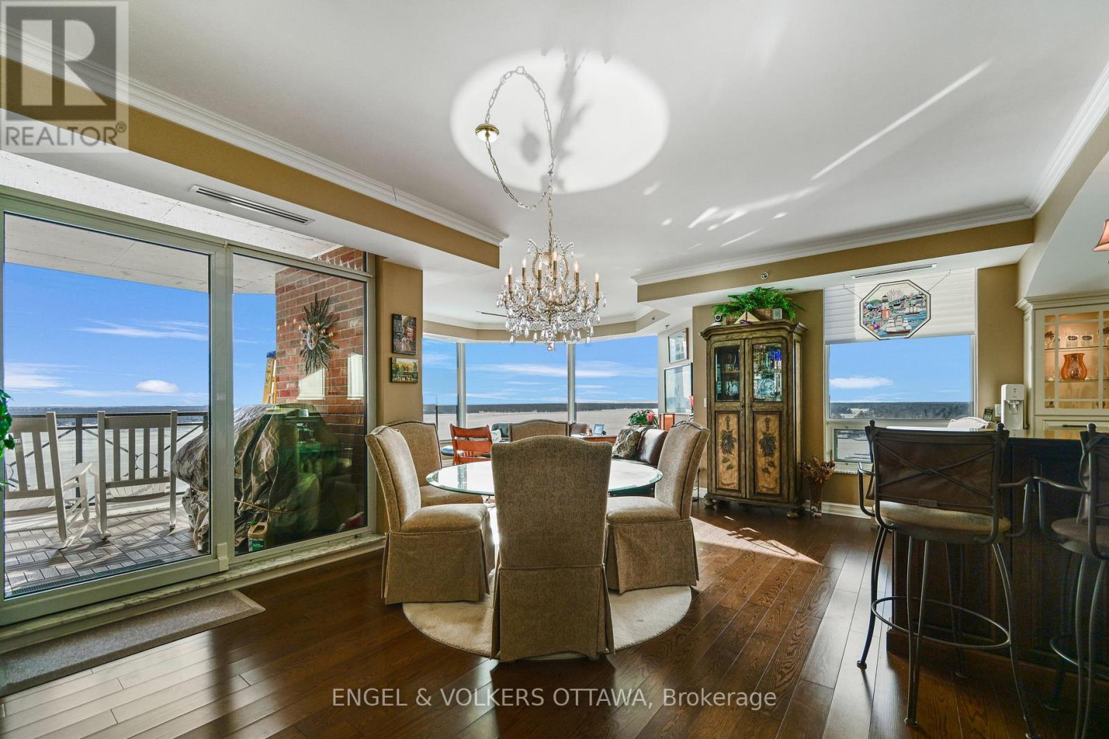 1802 - 15 St Andrew Street