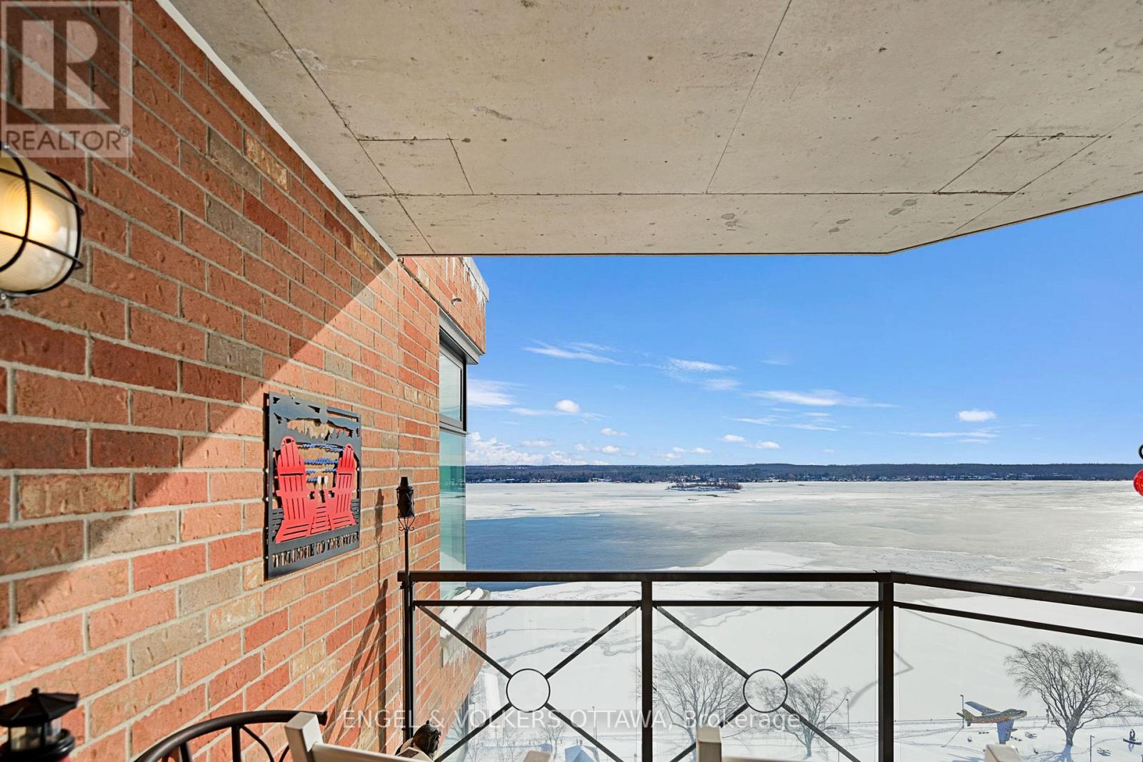 1802 - 15 St Andrew Street