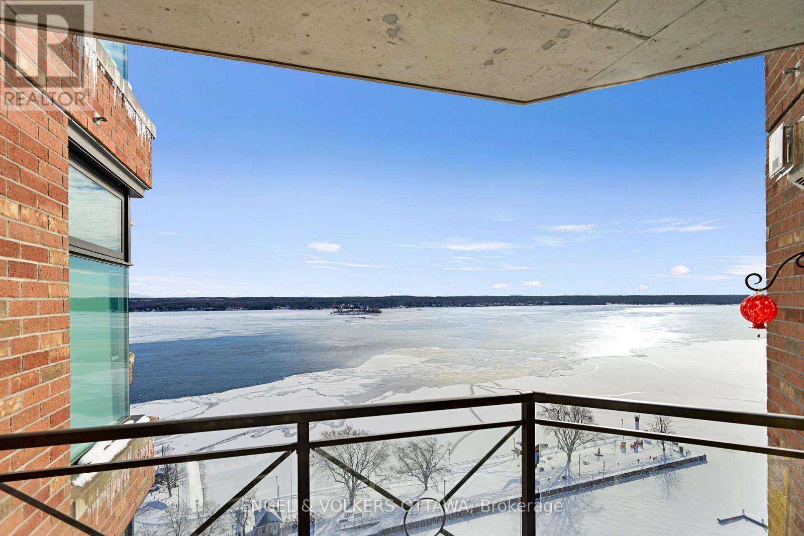 1802 - 15 St Andrew Street