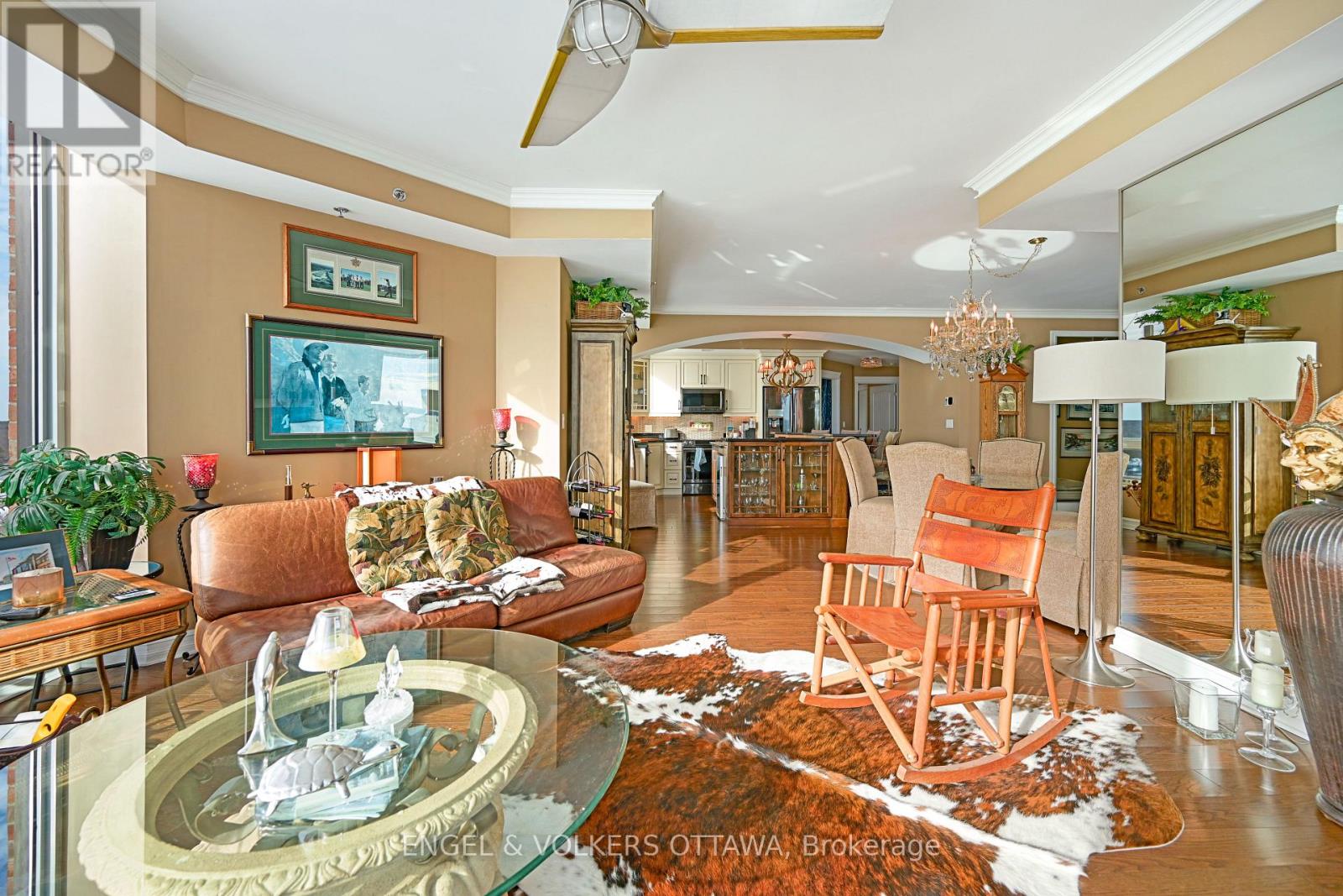 1802 - 15 St Andrew Street