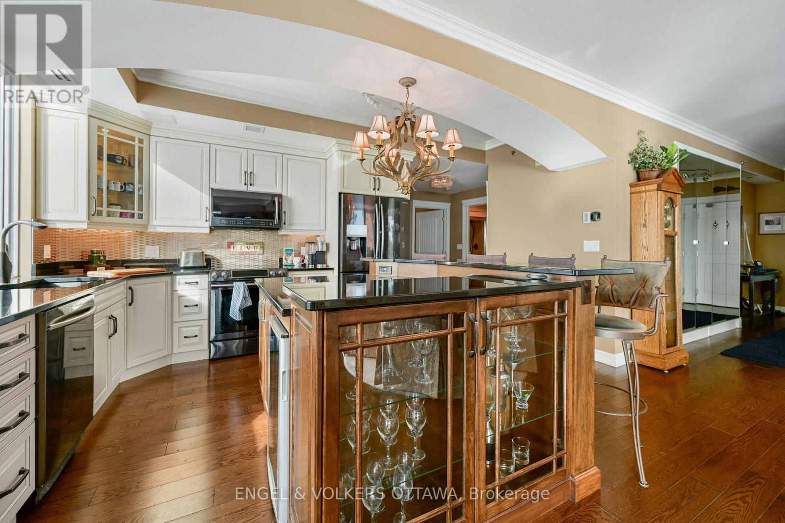 1802 - 15 St Andrew Street