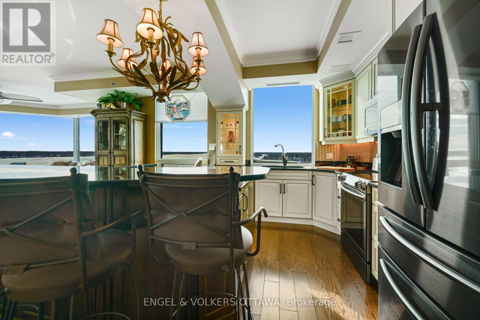 1802 - 15 St Andrew Street