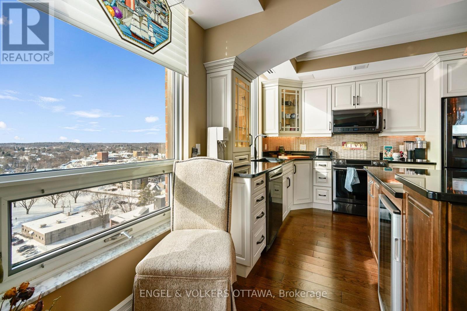 1802 - 15 St Andrew Street