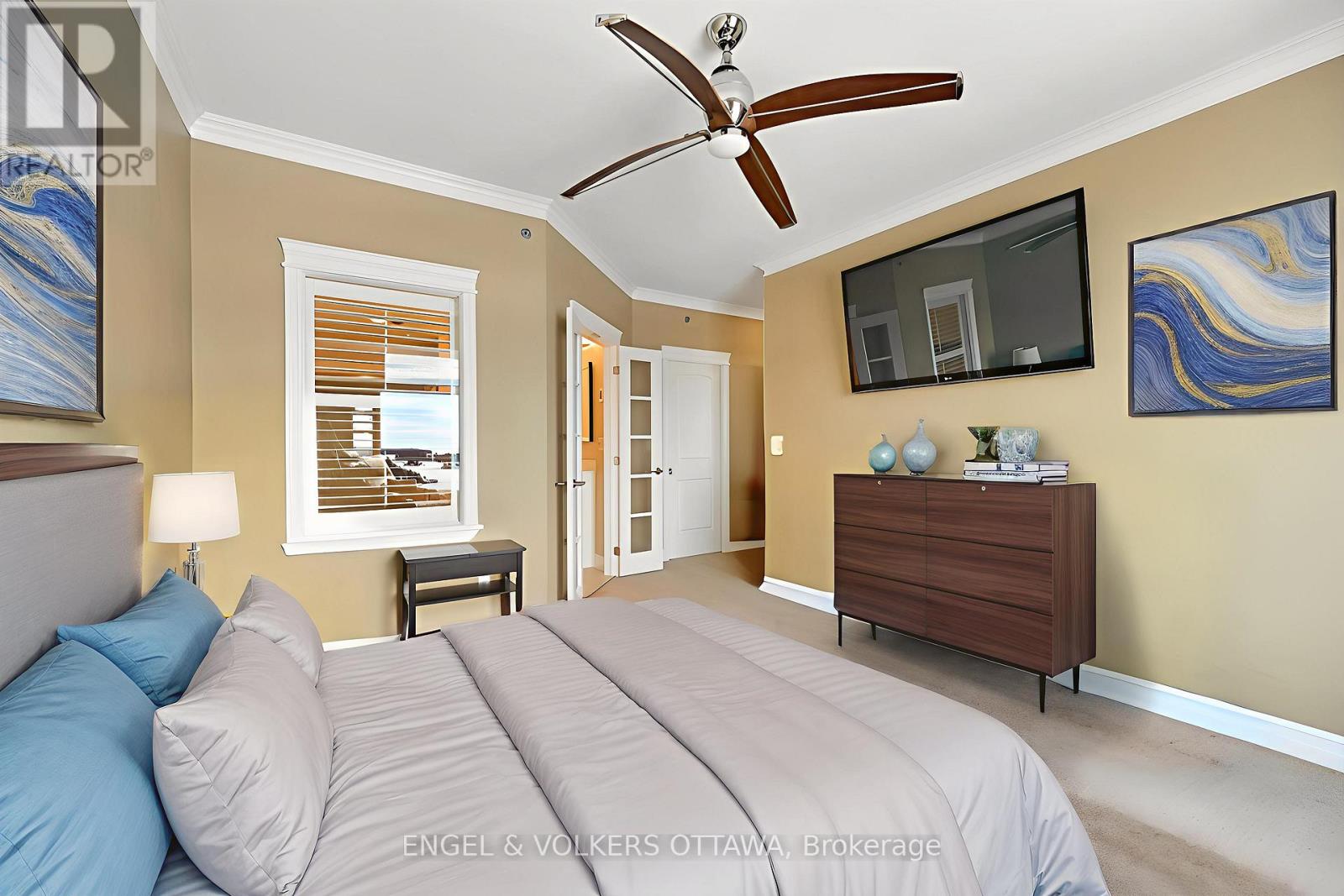 1802 - 15 St Andrew Street