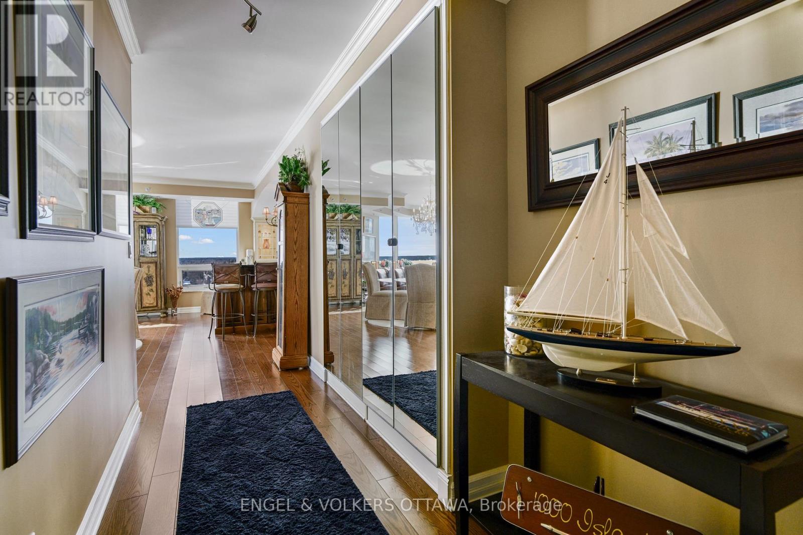 1802 - 15 St Andrew Street