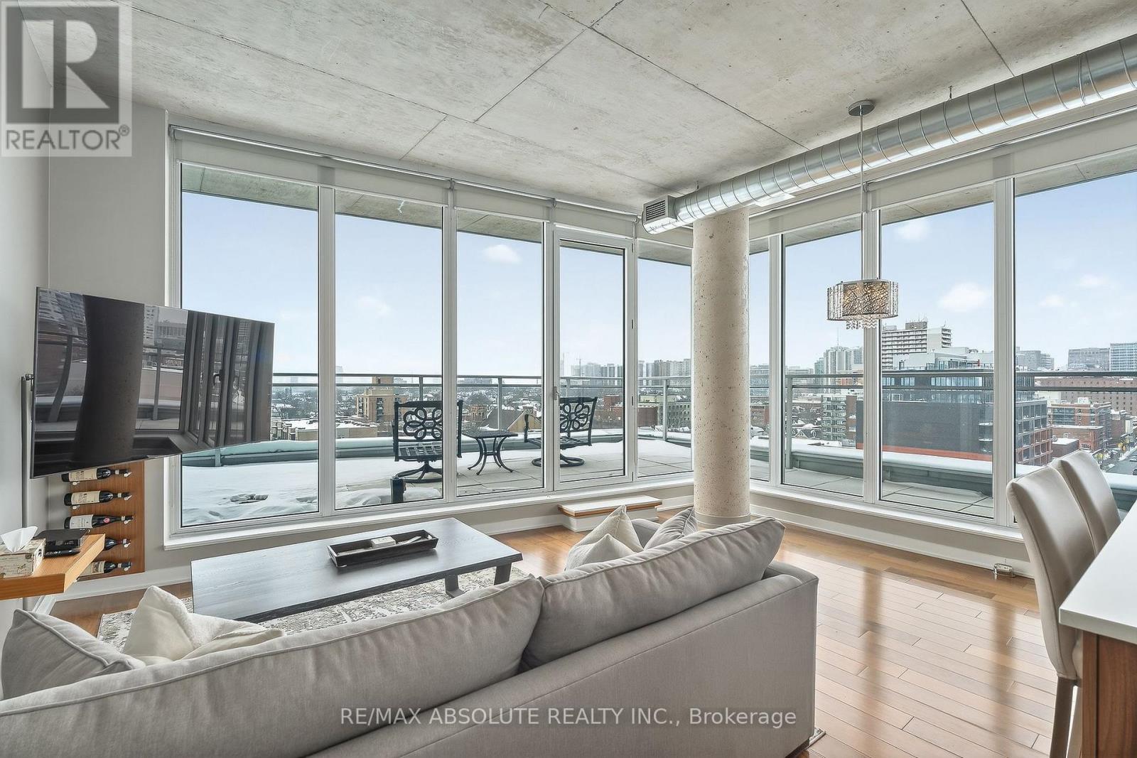 906 - 354 Gladstone Avenue