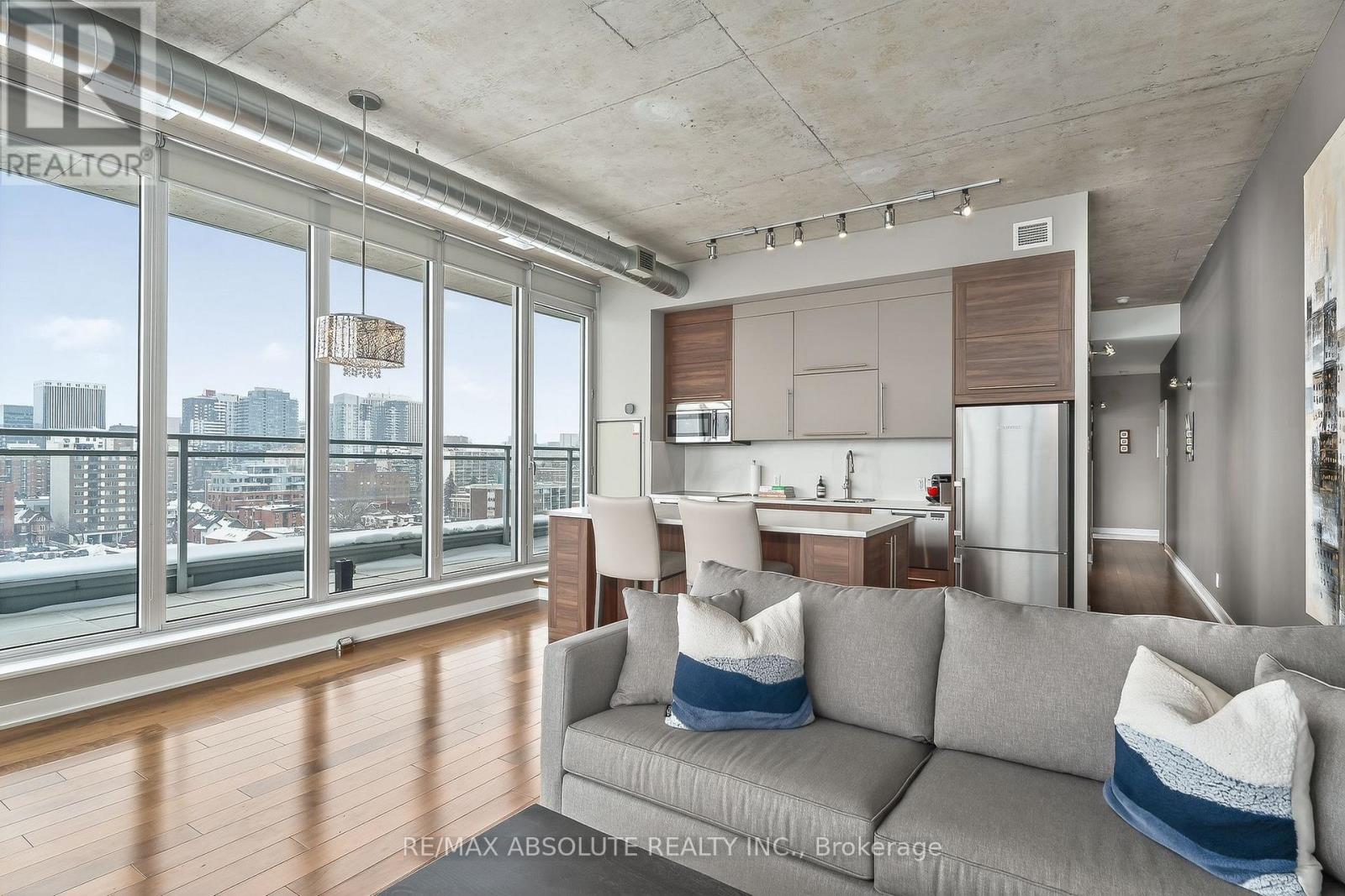 906 - 354 Gladstone Avenue