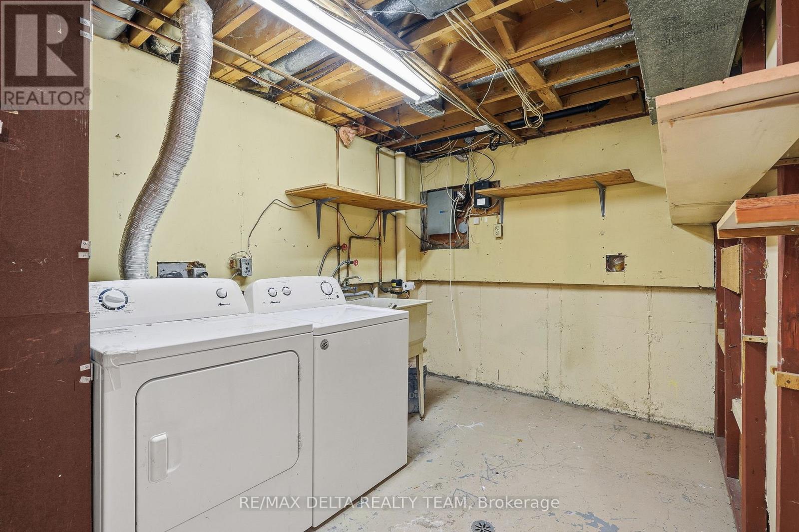 7877 Jeanne D'arc Boulevard N