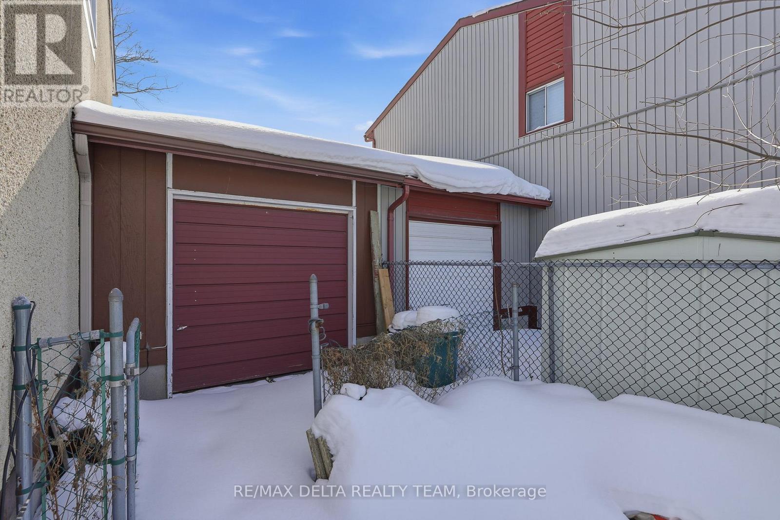 7877 Jeanne D'arc Boulevard N