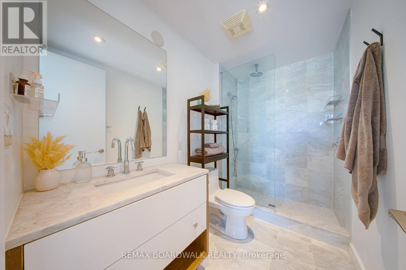 803 - 300 Lisgar Street