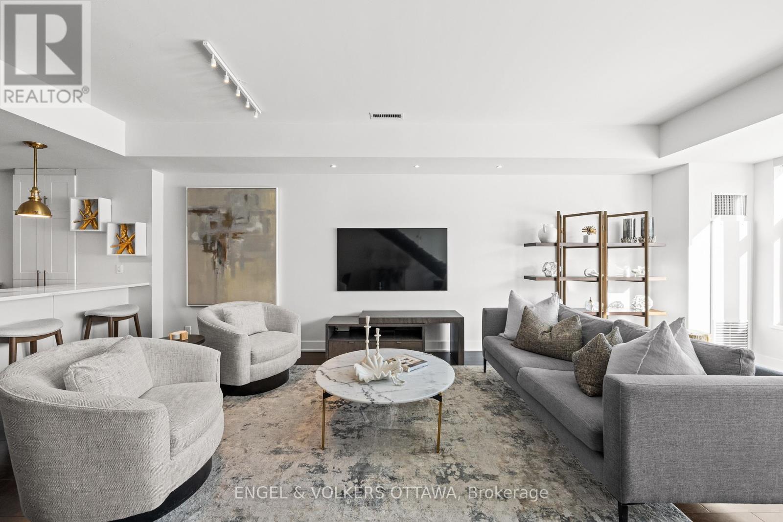 110 - 1035 Bank Street