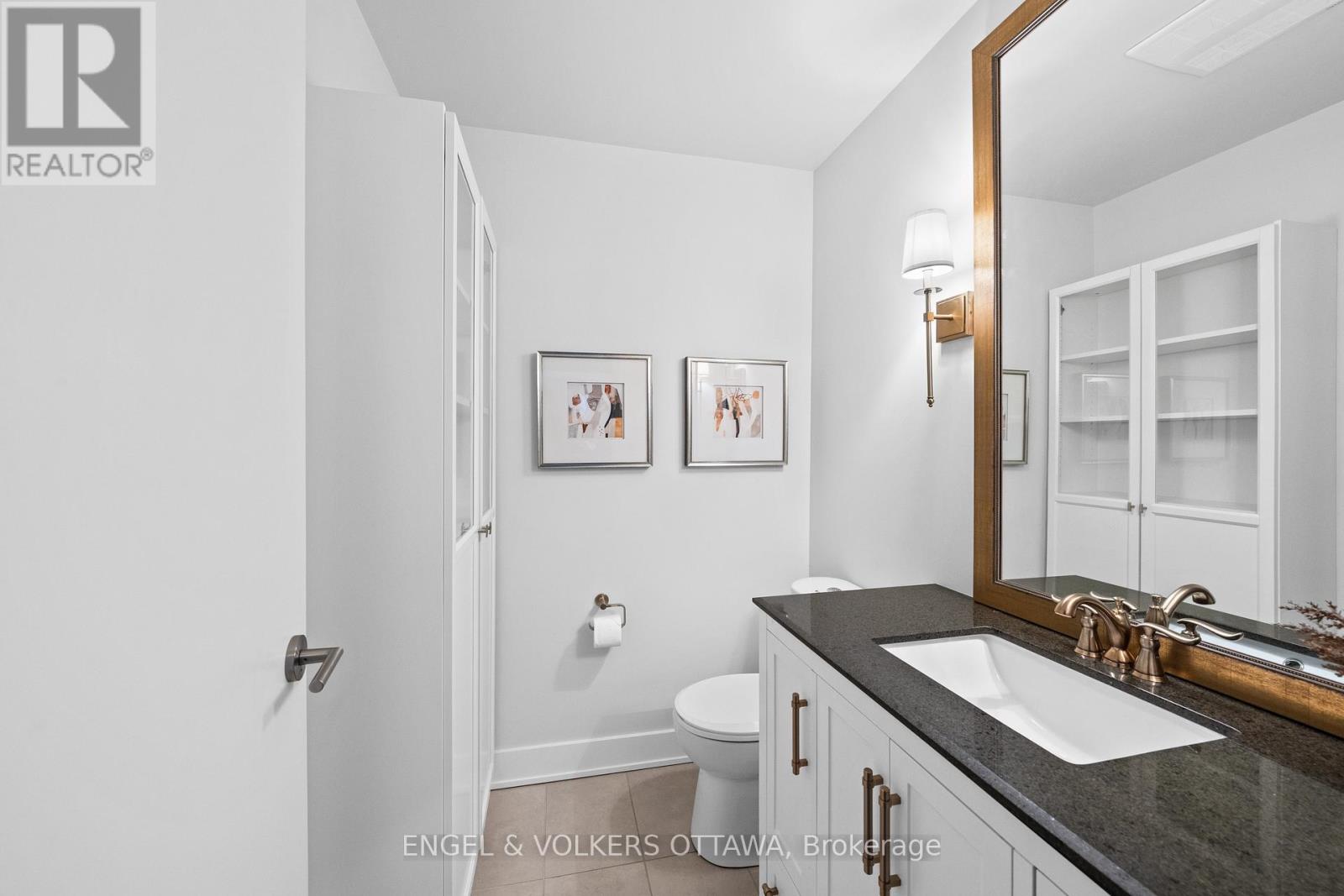 110 - 1035 Bank Street