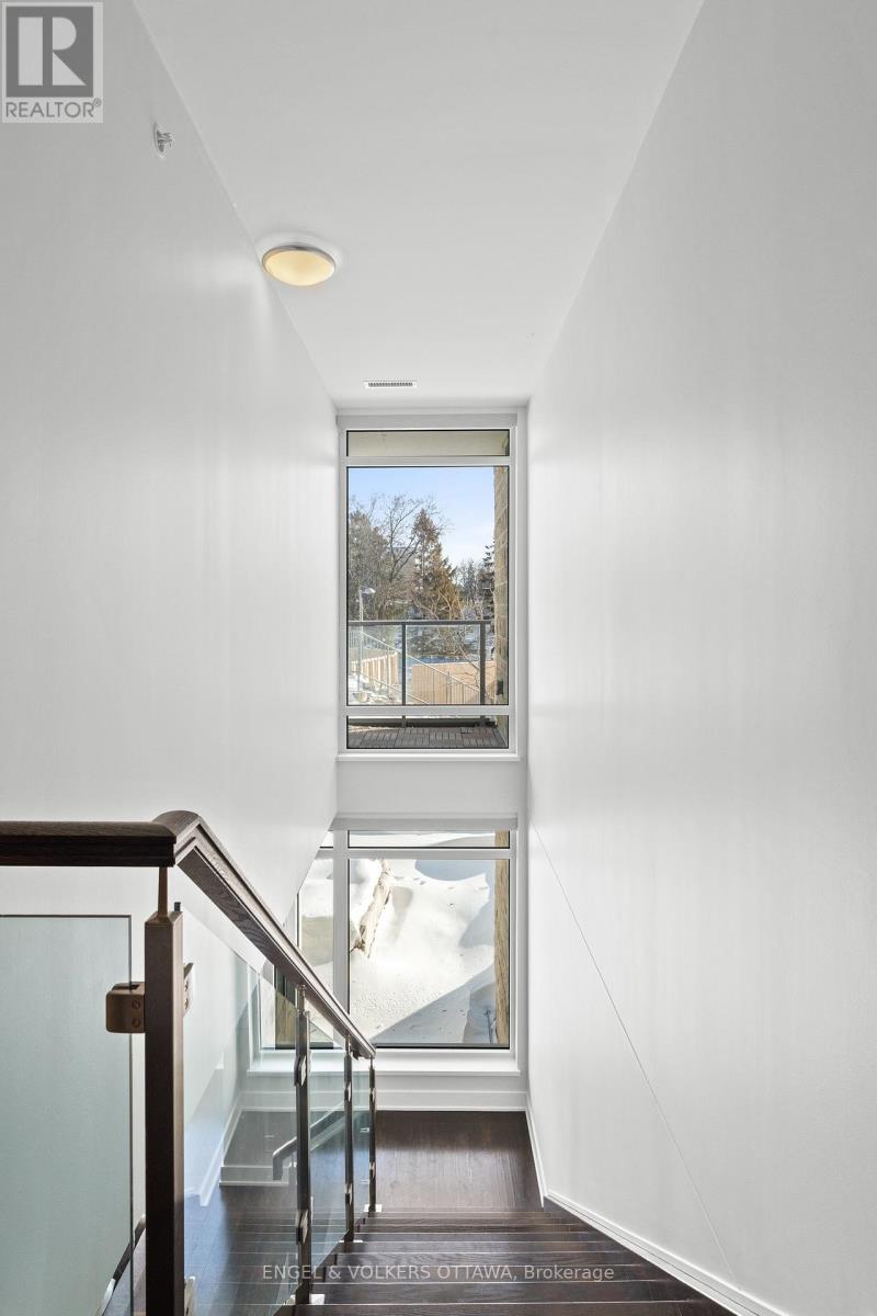 110 - 1035 Bank Street