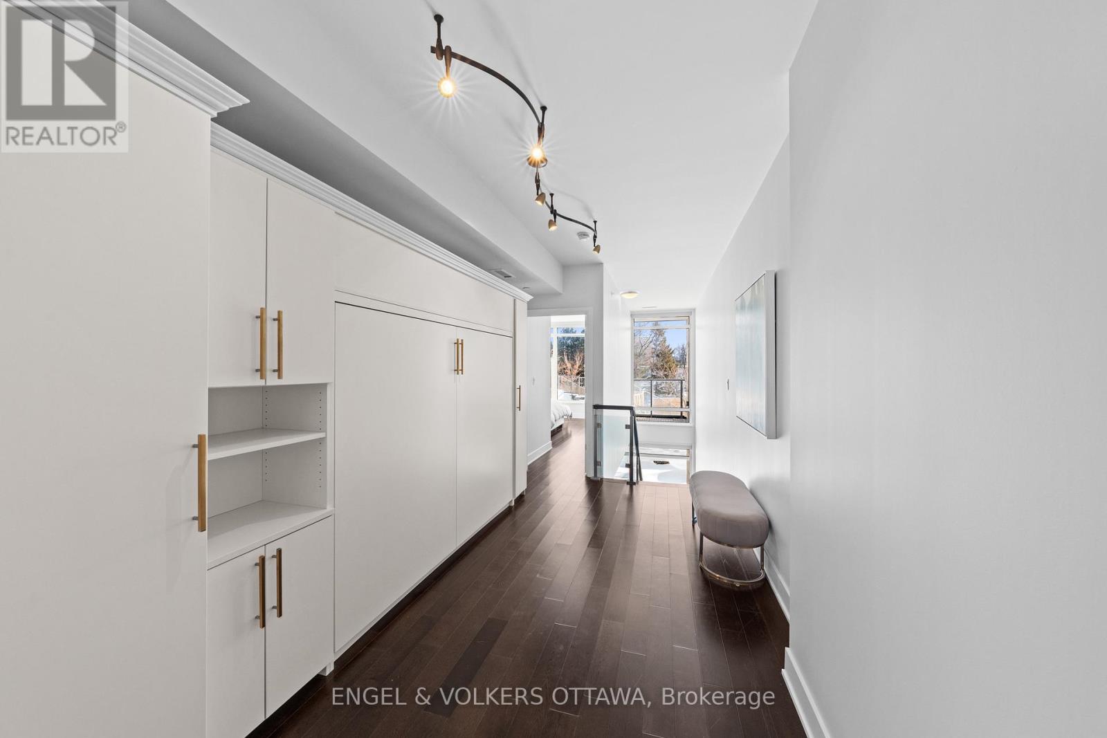 110 - 1035 Bank Street