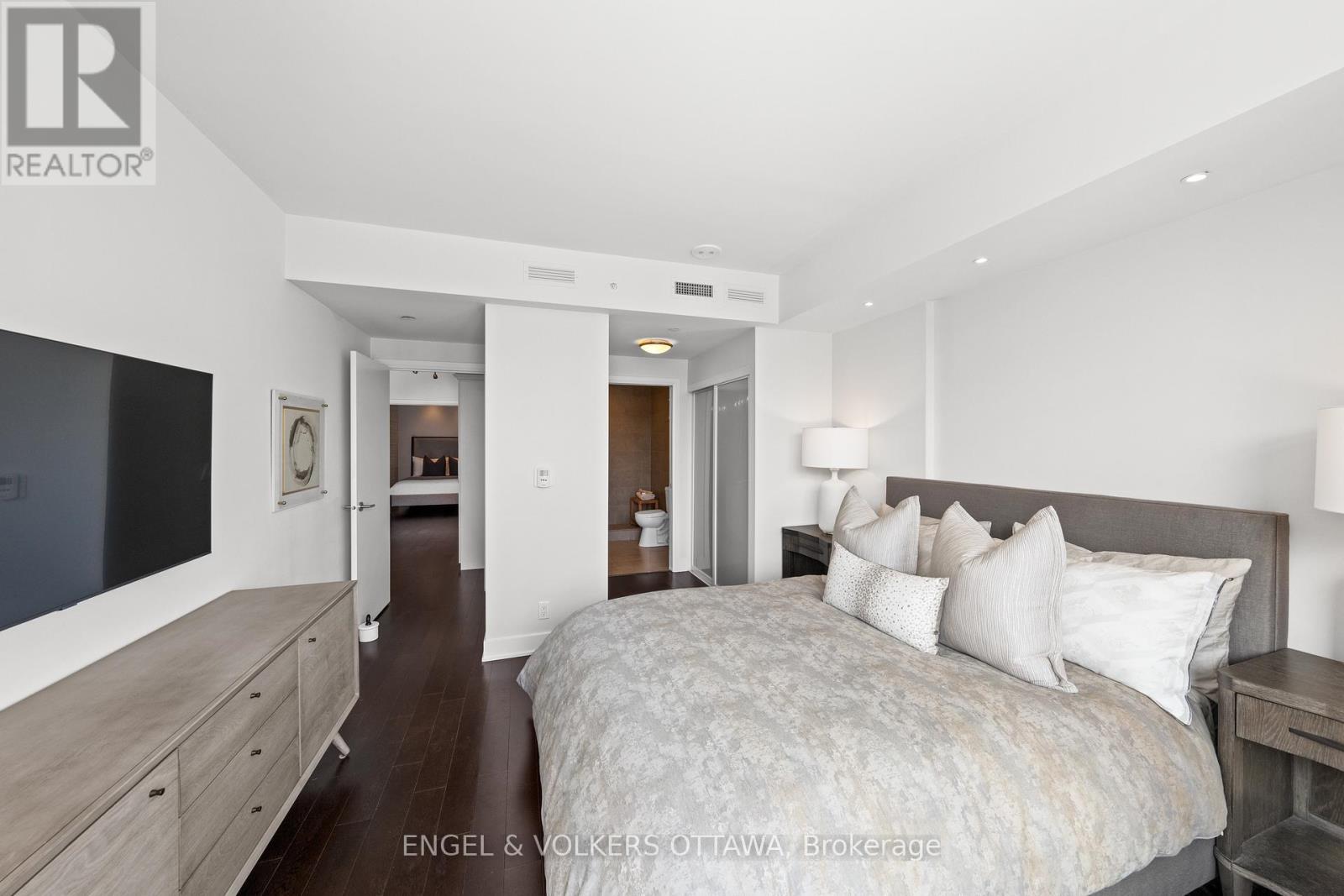 110 - 1035 Bank Street