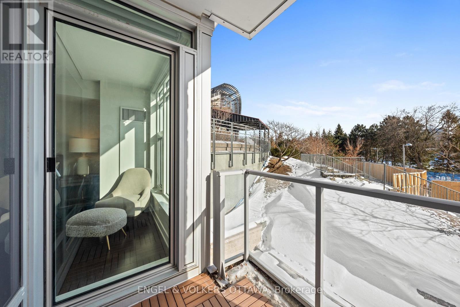 110 - 1035 Bank Street