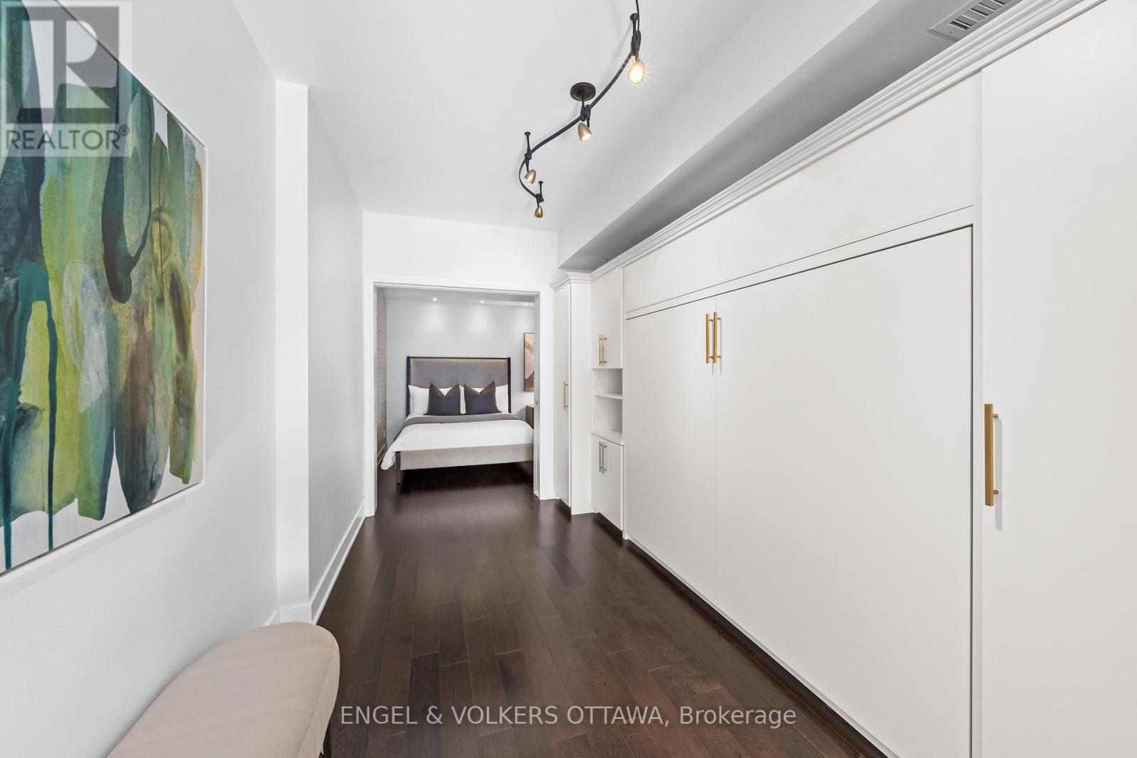 110 - 1035 Bank Street