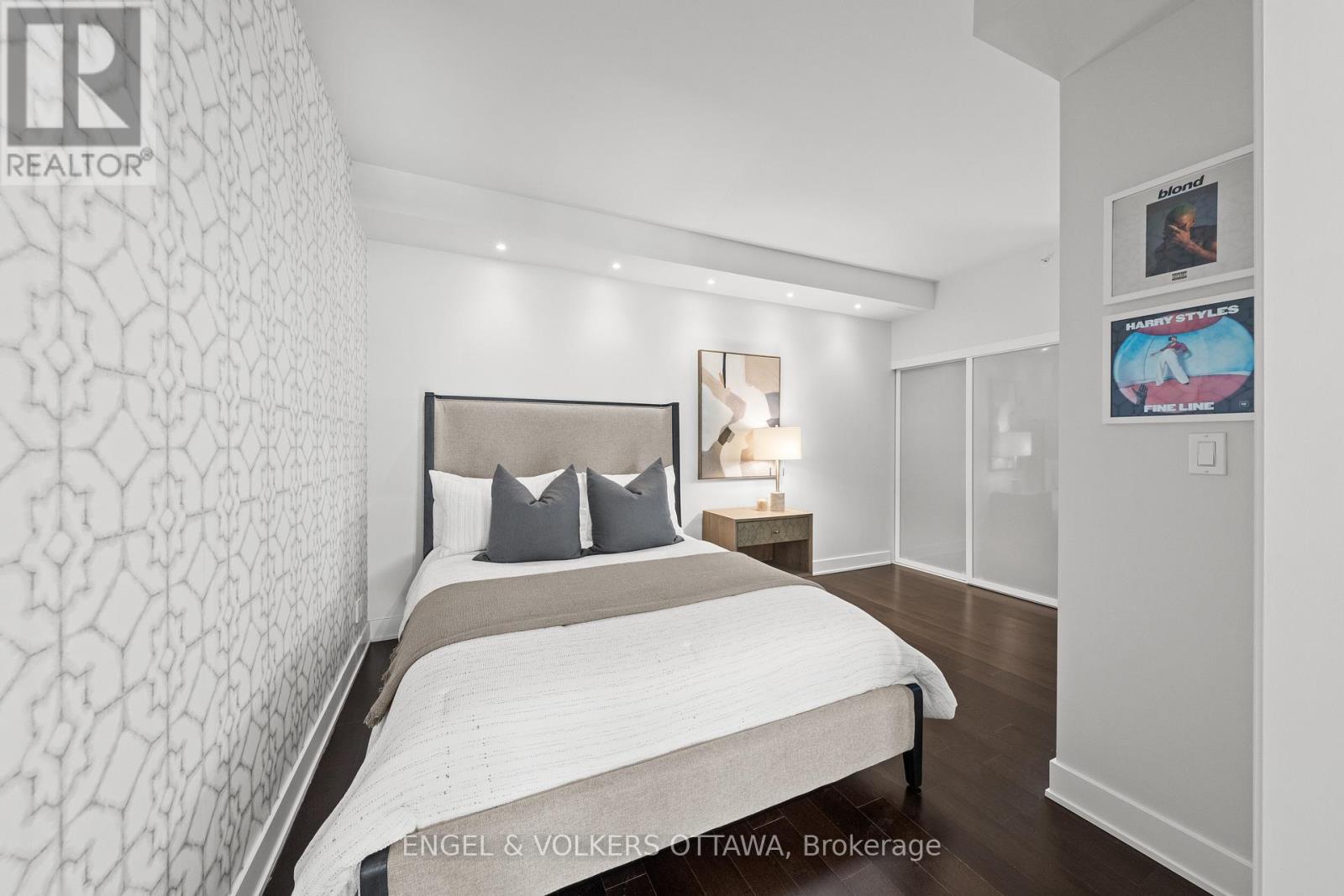 110 - 1035 Bank Street