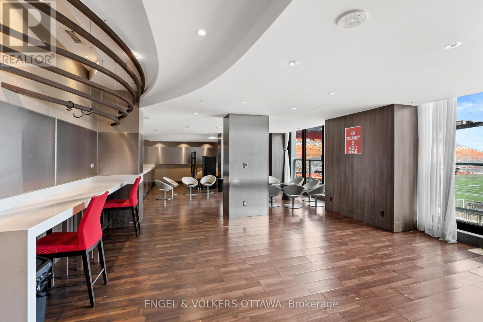 110 - 1035 Bank Street