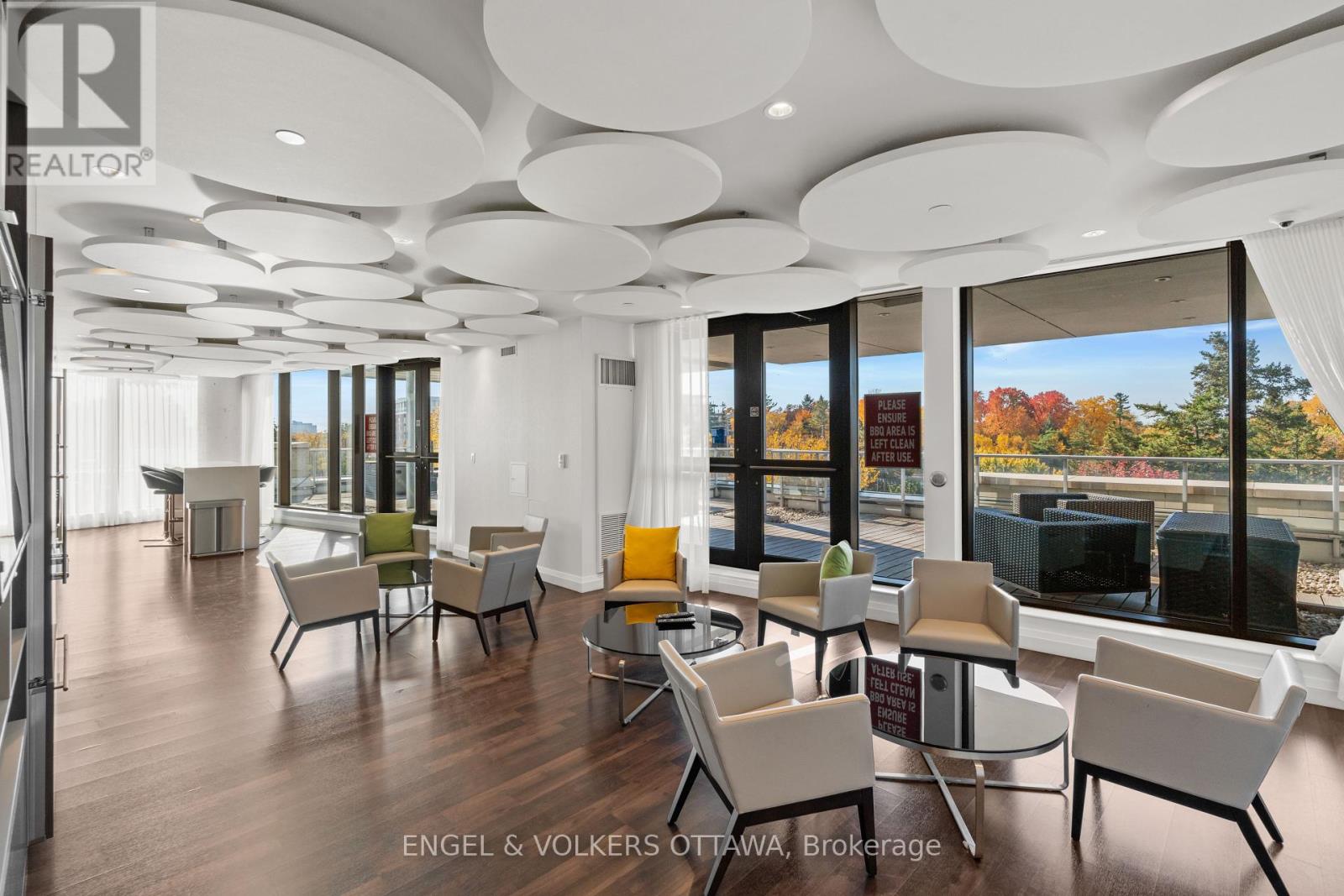 110 - 1035 Bank Street