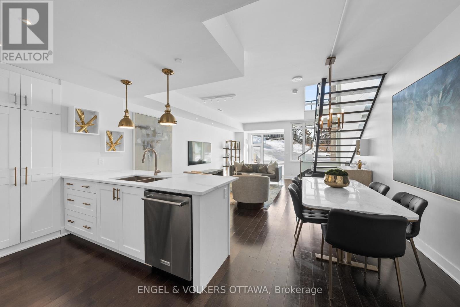 110 - 1035 Bank Street