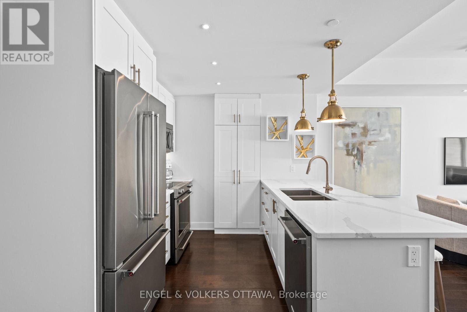 110 - 1035 Bank Street