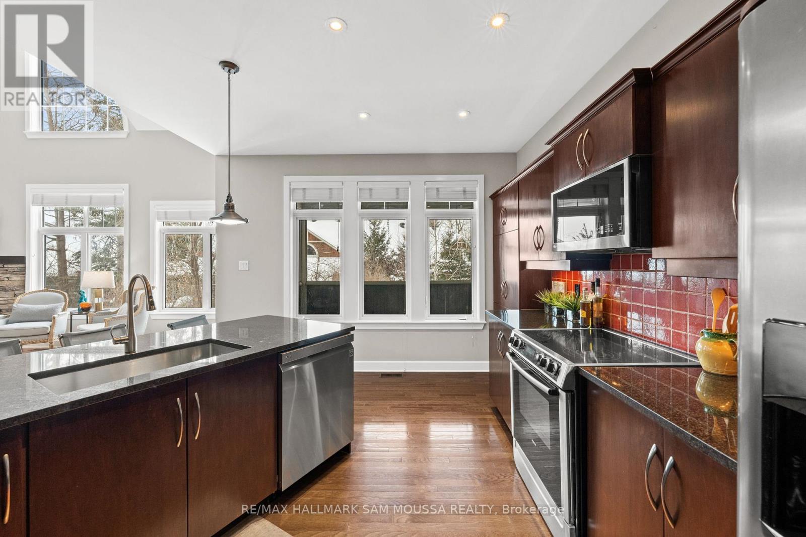 25 Marsh Sparrow Private