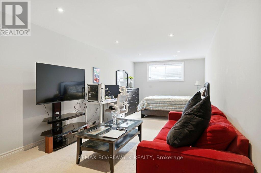 306 Rainrock Crescent