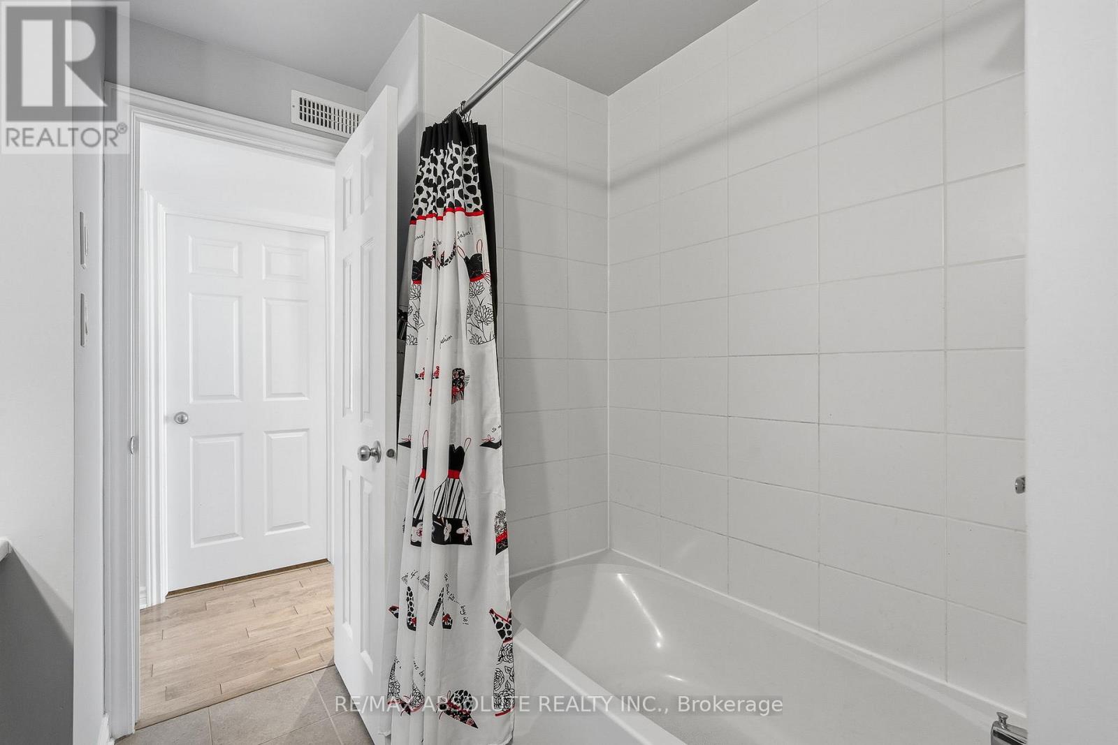 6 - 135 Bluestone Private