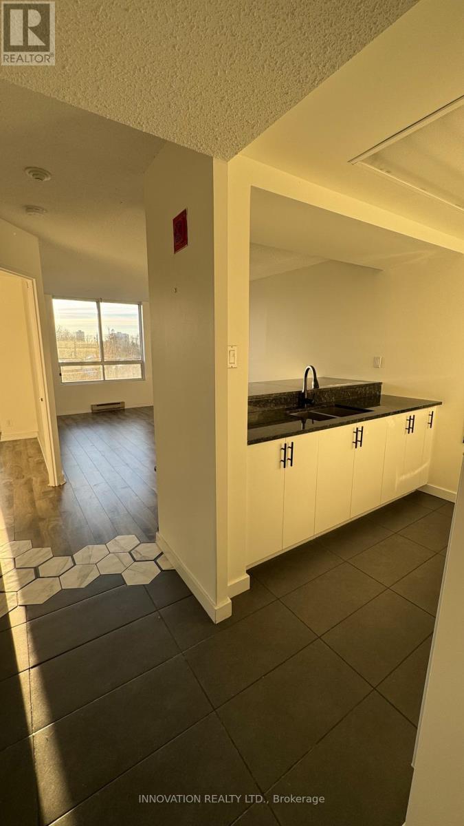 409 - 35 Holland Avenue