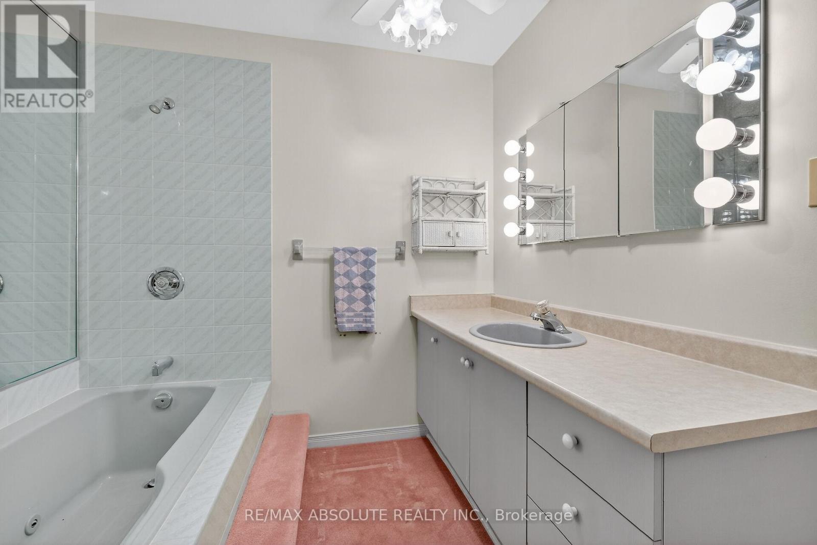 18 Pine Needles Court