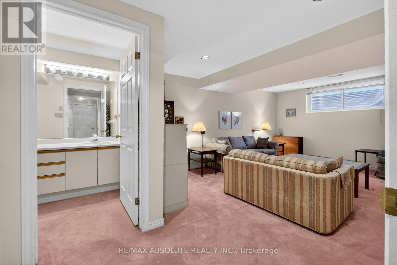 18 Pine Needles Court