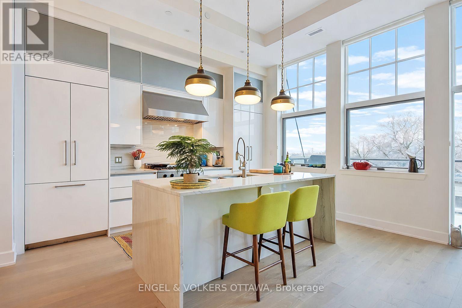 202 - 12 Stirling Avenue